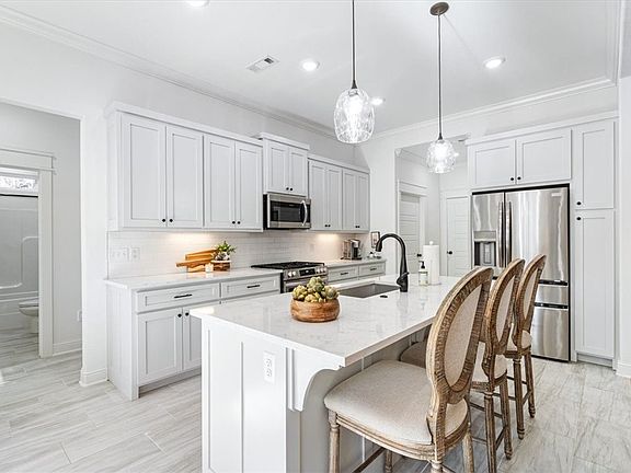 5th image of 8 Abingdon Ln