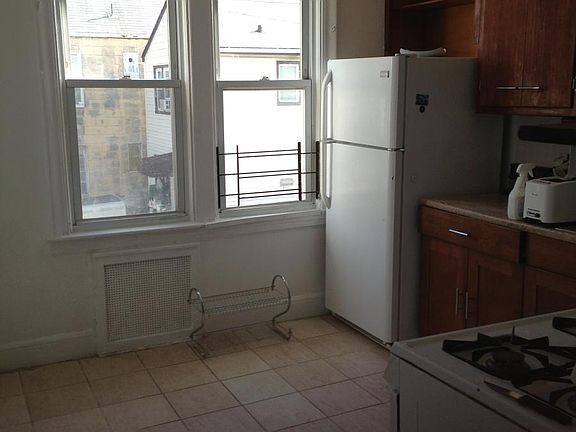 2nd image of 210 Mallory Ave