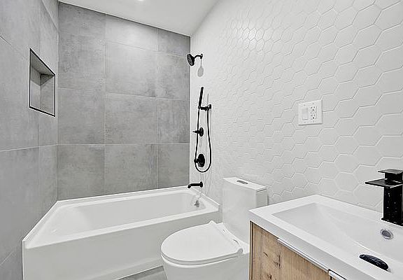 3rd image of 1211 Putnam Ave APT 2A