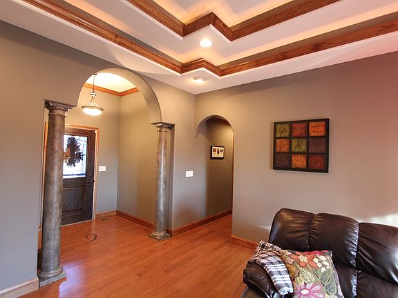 5th image of 205 Ellsworth Dr