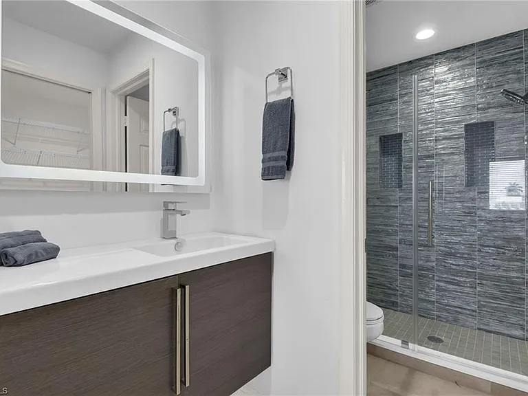 10684 Gulf Shore Dr #B-302 — Photo 17