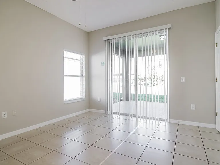 562 Bristol Cir — Photo 10