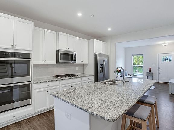 5th image of 1237 Benjamin Dr