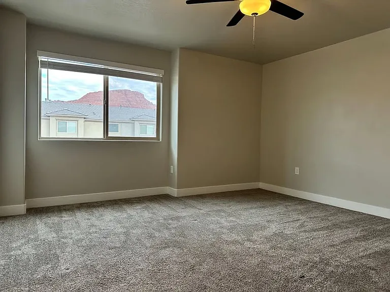 Three Bedroom Red Mountain Vista Town Home — Photo 17
