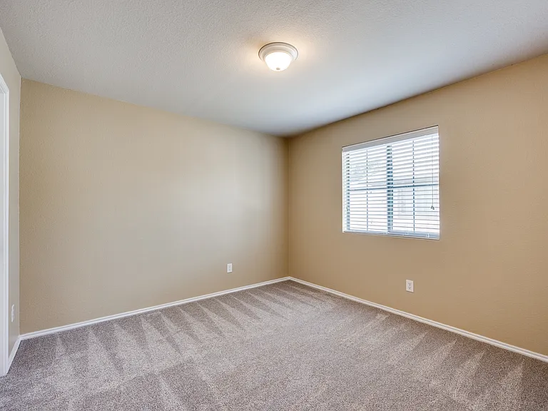 1123 Sophia St — Photo 9