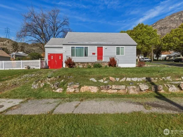210 Stevens Avenue, Coulee Dam, WA 99116