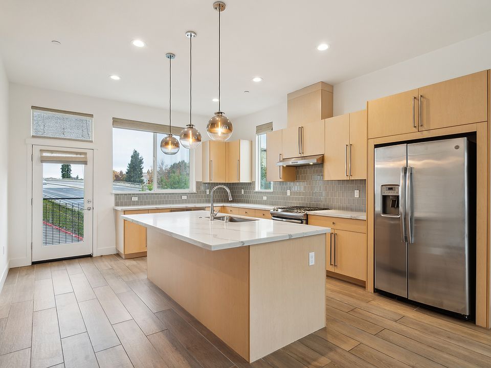 1st image of 103 W Julian St