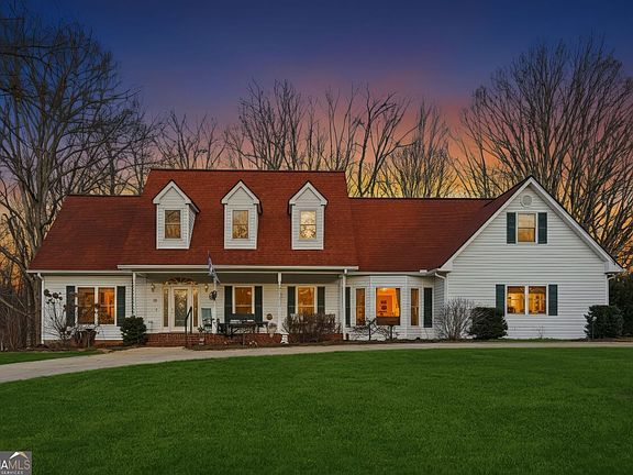 3rd image of 124 Golden Autumn Dr