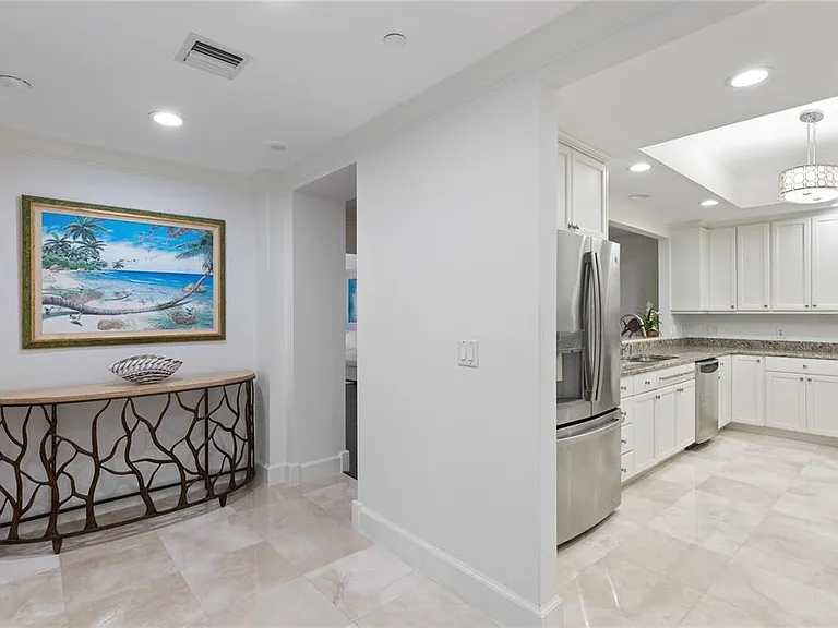 300 Beach Dr NE #302 — Photo 11
