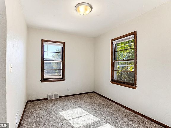4th image of 1498 Reaney Ave E