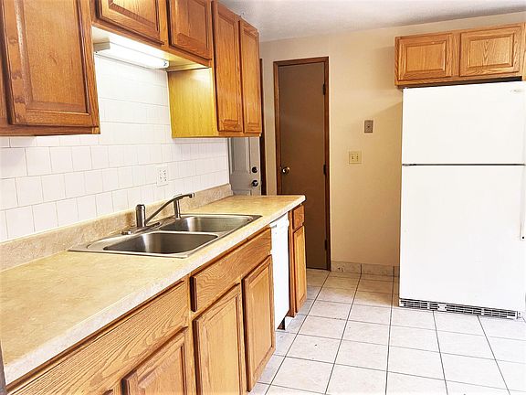 5th image of 2038 Shawbury Ct W