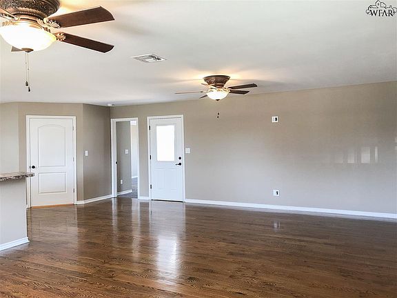 5th image of 804 Van Horn St