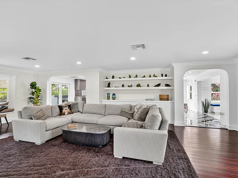 2900 Greenbriar Blvd — Photo 14