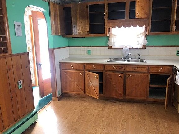 2nd image of 6 Dana St