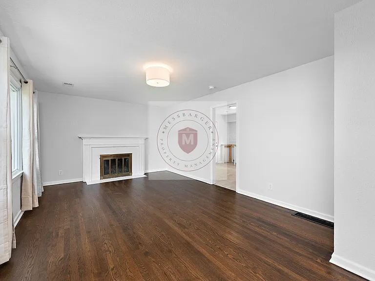 8006 W 85th St — Photo 3