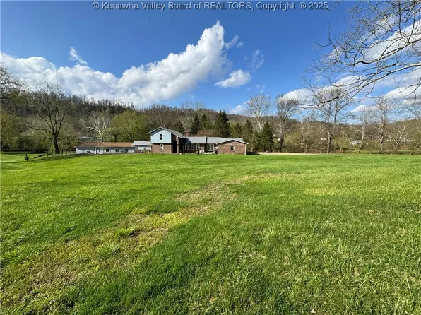 4271 Poca River Rd S, Poca, WV 25159