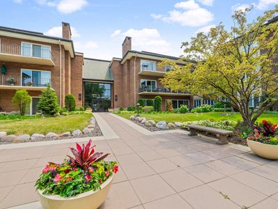 6 Oak Brook Club Dr APT J208, Oak Brook, IL, 60523