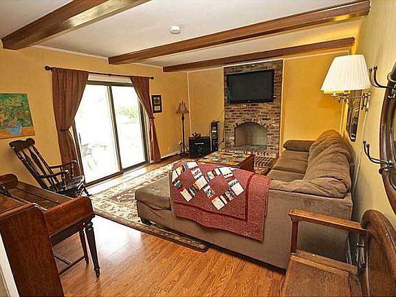 4th image of 3212 Babson Ct