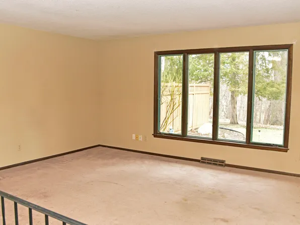 5520 Shorewood Ln, Shorewood, MN 55331