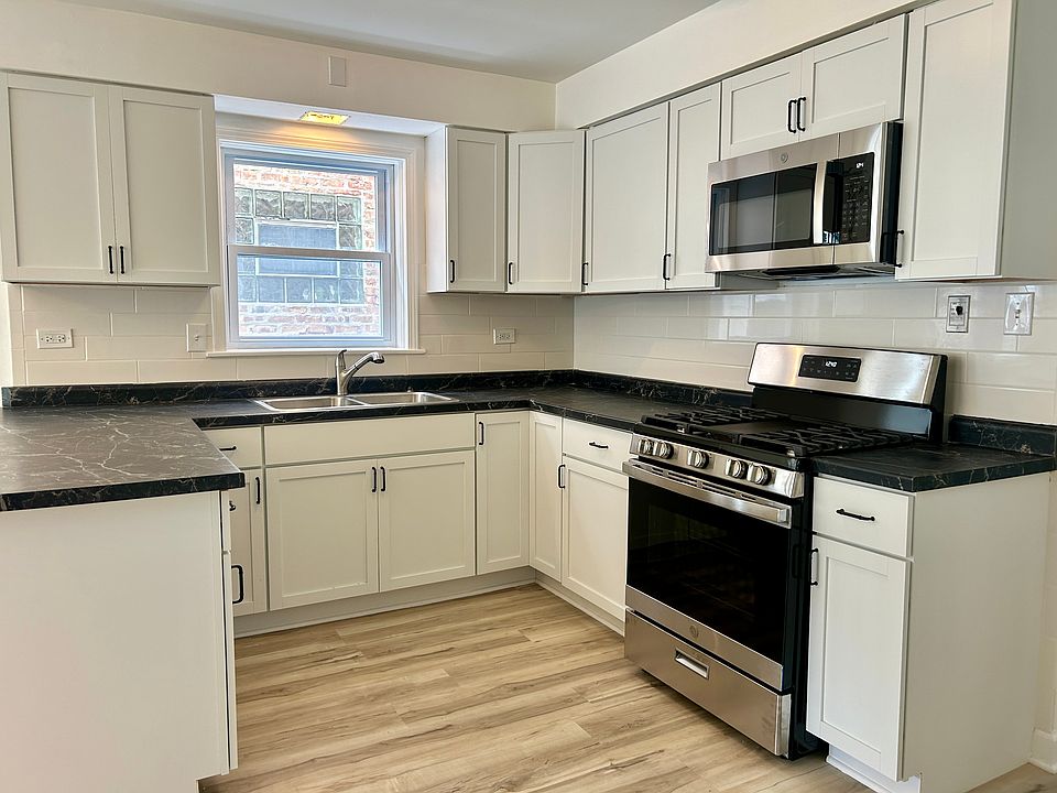 1st image of 4865 N Kilbourn Ave #1