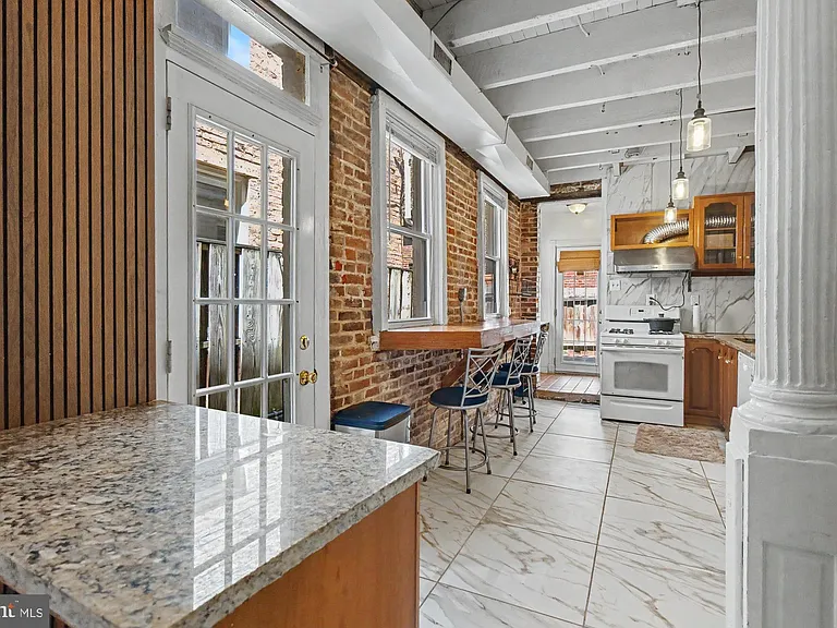 14 Poultney St — Photo 10