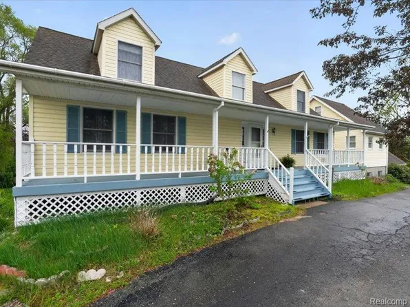 5081 Vines Rd, Howell, MI 48843