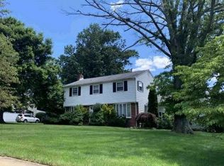20 Farm Rd, Ewing, NJ 08638