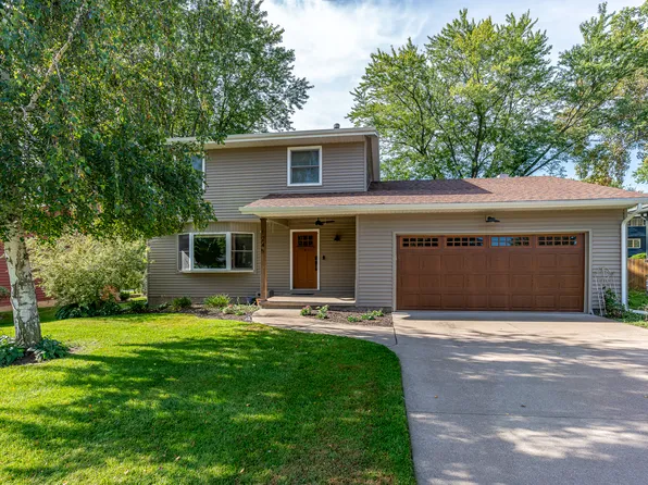 1245 Denniston Ave, Bettendorf, IA 52722