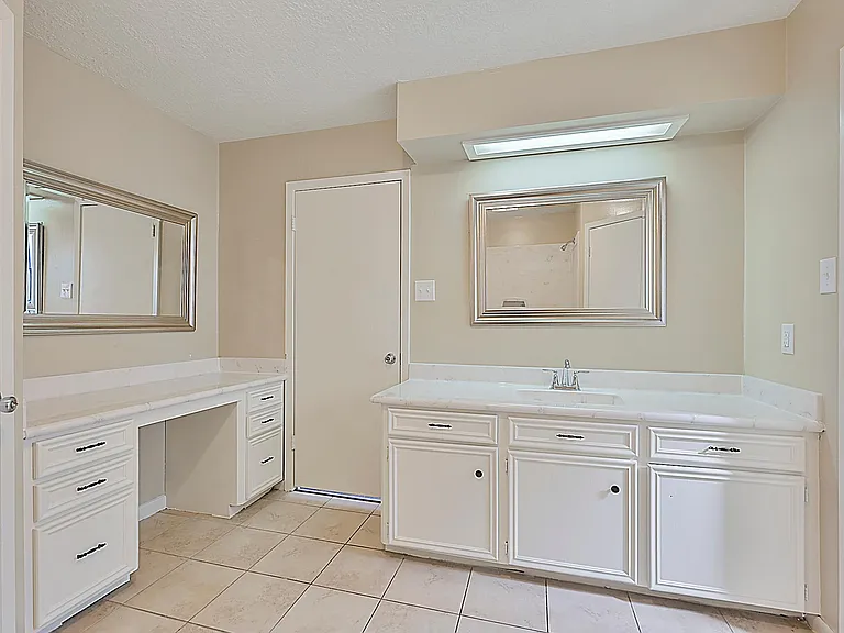 2408 Quail Hollow Dr — Photo 7