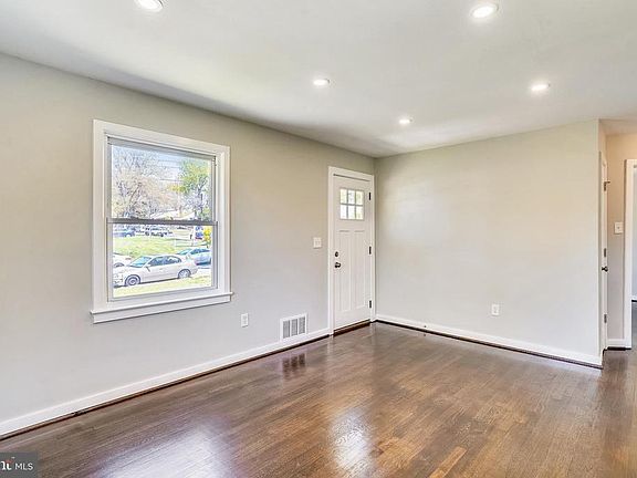 5th image of 12733 Robindale Dr