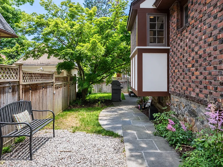 17 Bonnett Ave — Photo 42