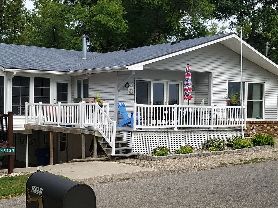 1st image of 15219 Lakeview Dr