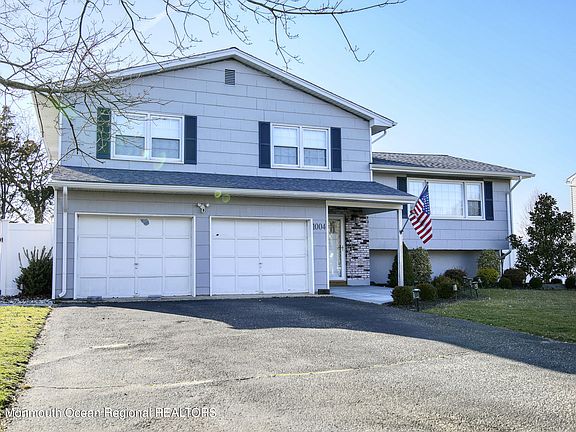 2nd image of 1004 Roanoke Drive