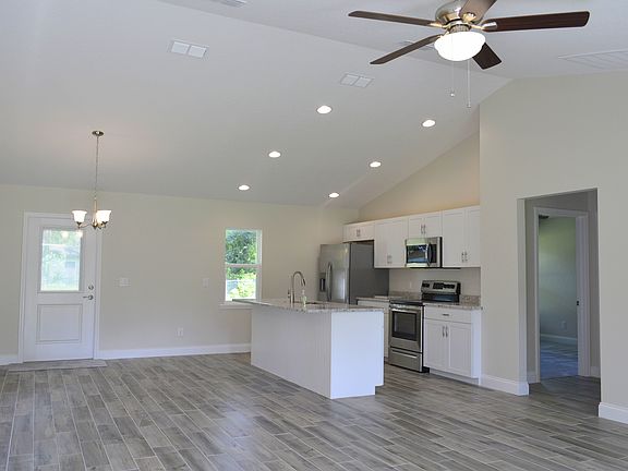 Open Floorplan- high ceiling