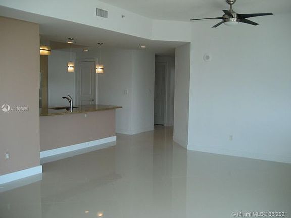 2nd image of 315 NE 3rd Ave APT 906