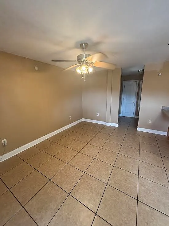 1 bed, 700 sqft, $995 — Photo 4