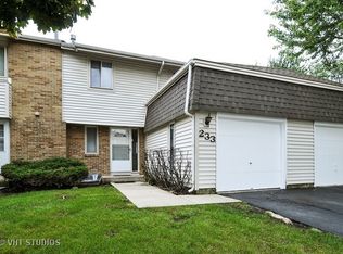 233 Diane Ln, Bolingbrook, IL 60440