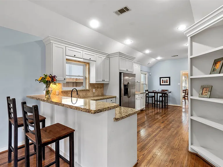 2337 Sheridan St — Photo 16