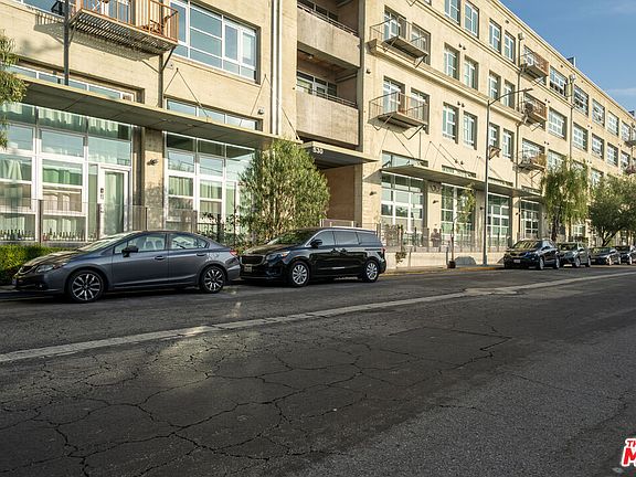 3rd image of 530 S Hewitt St Unit 147