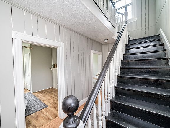 2nd image of 417 Stafford St