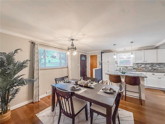 4th image of 951 Logan Rd