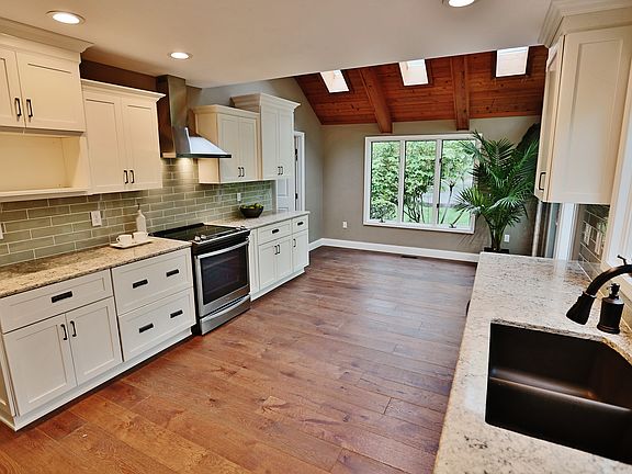5th image of 3953 Applewood Ln
