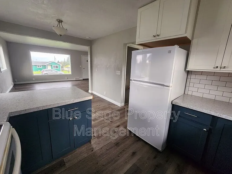 812 W 13th St — Photo 8