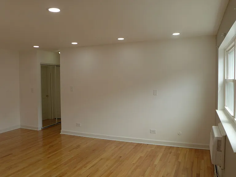 Winthrop Suites Apartments — Photo 17
