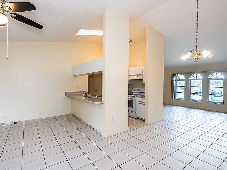 504 Vannell St — Photo 8