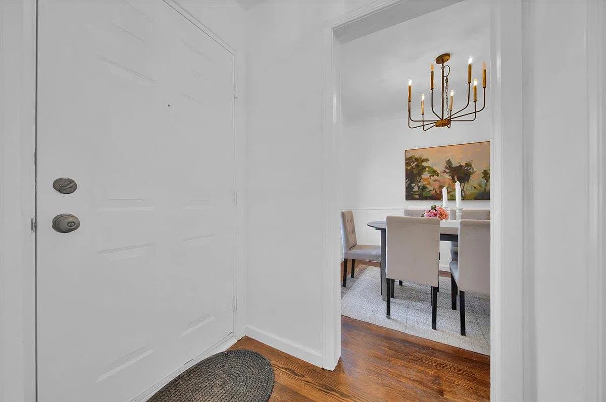 4 bed, 2.5 bath, 1400 sqft, $2,800 — Photo 2