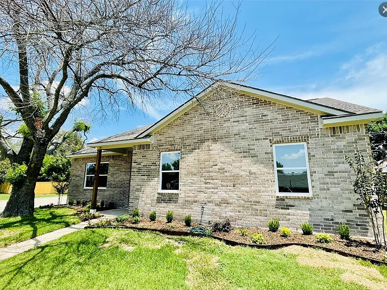 444 Timberbend Trl — Photo 1
