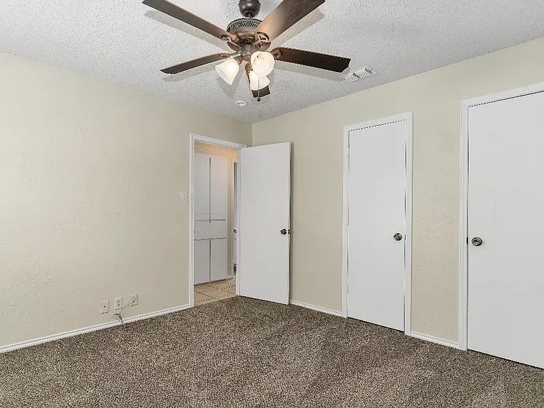 1401 N Nolan River Rd #A — Photo 8