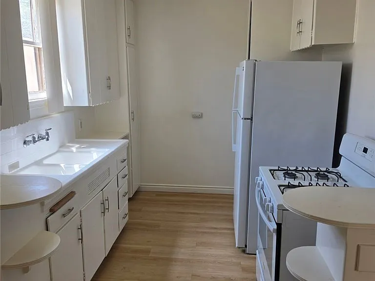 633 Park Ave #C — Photo 8