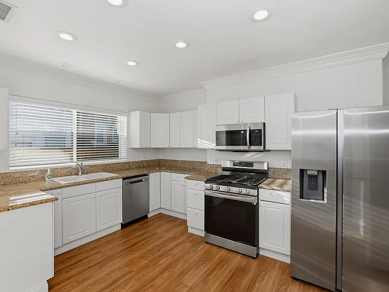 3981 Larchwood Pl — Photo 4